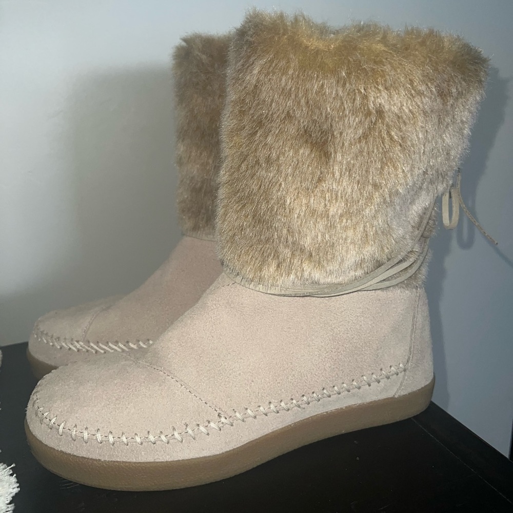Toms moccasin boots